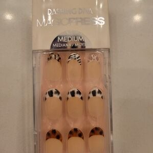 Dashing Diva Magic Press Medium Nails - Animal Print